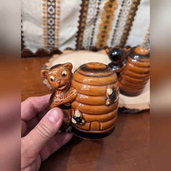 HOST PICK Honey Bears and Beehives Salt & Pepper Shakers Beehive Redware Pottery - Picture 3 of 8